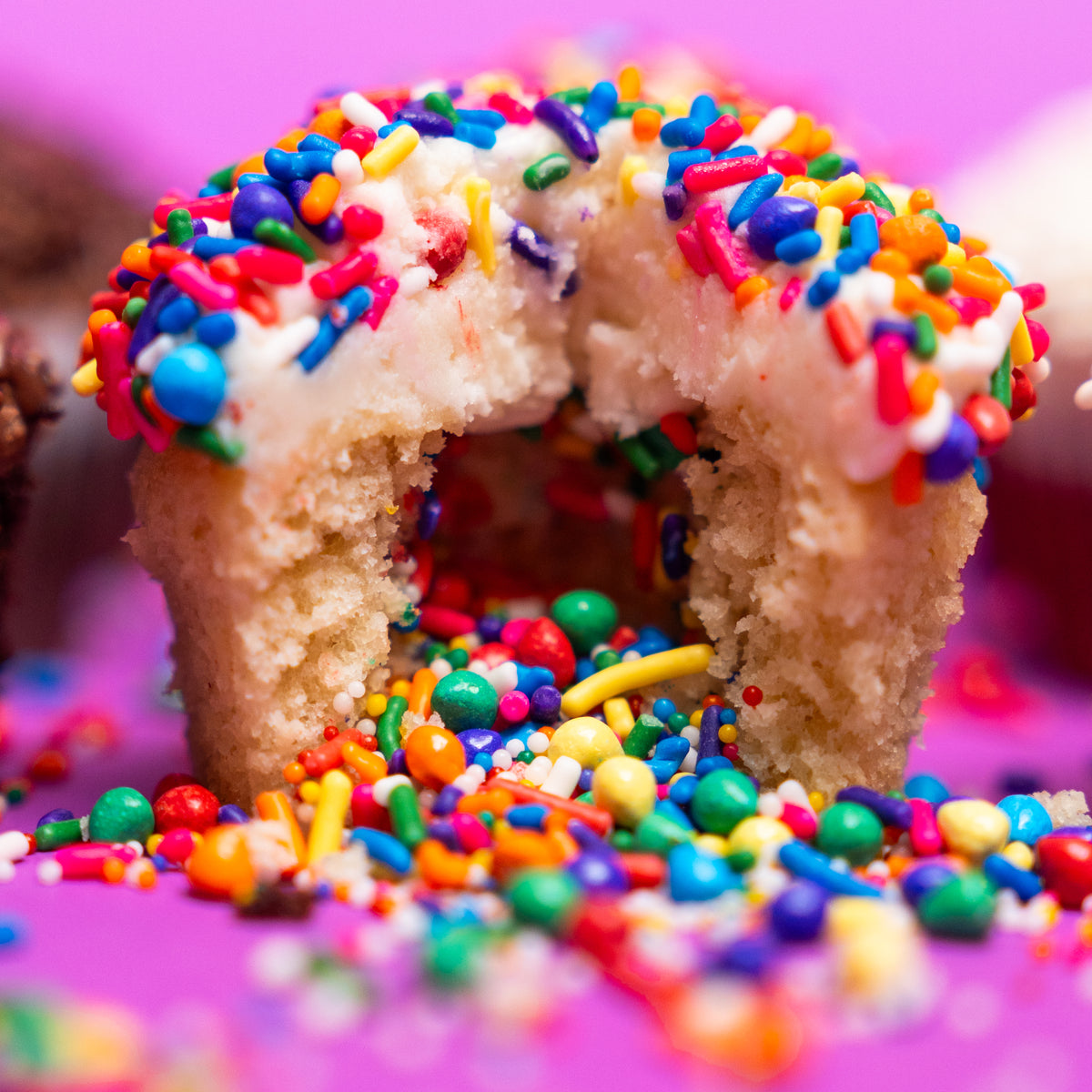 https://flourshop.com/cdn/shop/files/2-25-CupcakeShoot-08044.jpg?v=1741642029&width=1946